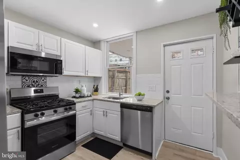 Entry Way - 832 W 35th St, Baltimore, MD 21211 photo 3 of 6