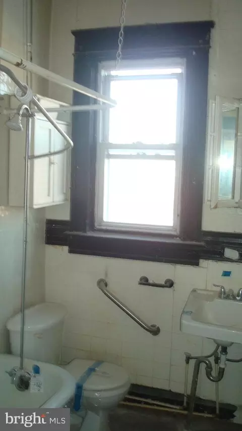 Bath - 1809 E 32nd St, Baltimore, MD 21218 photo 1 of 2