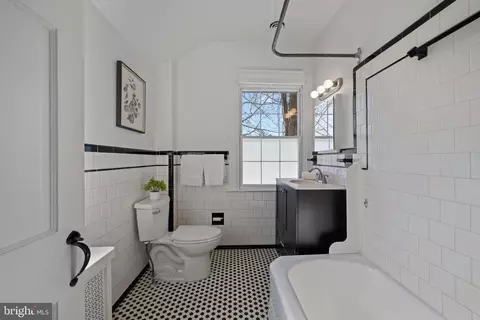 Bath - 2803 Manhattan Ave, Baltimore, MD 21215 photo 1 of 3