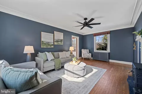 Living - 2803 Manhattan Ave, Baltimore, MD 21215 photo 3 of 3