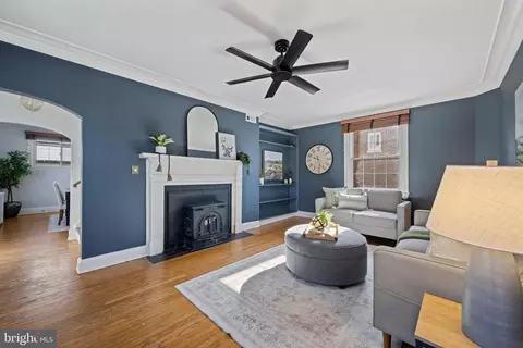 Living - 2803 Manhattan Ave, Baltimore, MD 21215 photo 2 of 3