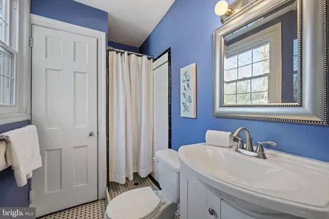 Bath - 2803 Manhattan Ave, Baltimore, MD 21215 photo 3 of 3