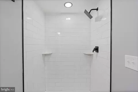 Bath - 402 Croydon Rd, Baltimore, MD 21212 photo 5 of 5