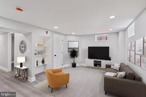Living - 402 Croydon Rd, Baltimore, MD 21212 photo 9 of 10