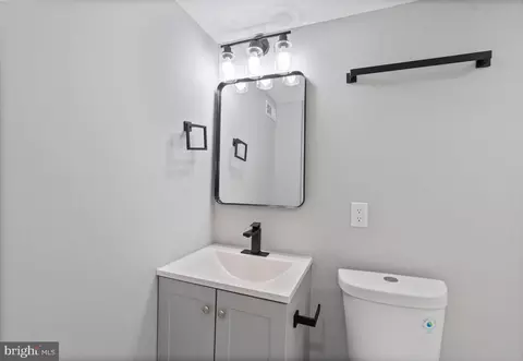 Bath - 402 Croydon Rd, Baltimore, MD 21212 photo 3 of 5