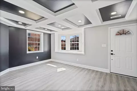 Living - 402 Croydon Rd, Baltimore, MD 21212 photo 3 of 10