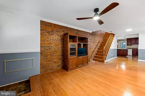 Living - 602 S Curley St, Baltimore, MD 21224 photo 1 of 2