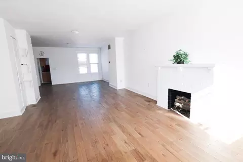 Living - 3716 Edmondson Ave, Baltimore, MD 21229 photo 2 of 7