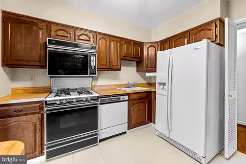 Kitchen - 4 Cross Keys Rd #4E, Baltimore, MD 21210 photo 1 of 1