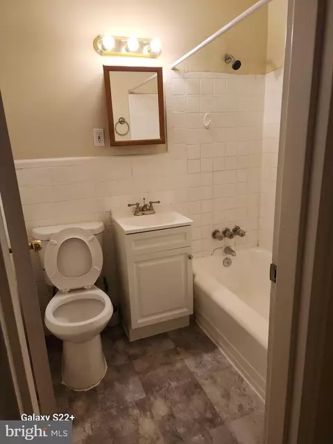 Bath - 5338 Nelson Ave, Baltimore, MD 21215 photo 1 of 1