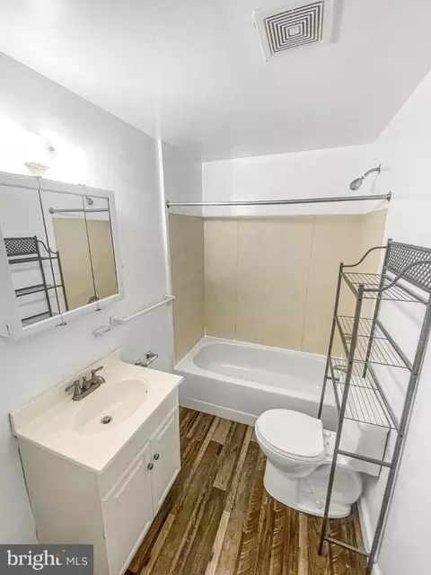Bath - 1436 Light St, Baltimore, MD 21230 photo 2 of 3
