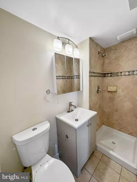 Bath - 1436 Light St, Baltimore, MD 21230 photo 1 of 3