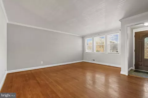 Living - 1509 Upshire Rd, Baltimore, MD 21218 photo 3 of 4