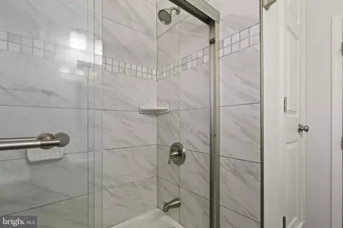 Bath - 1509 Upshire Rd, Baltimore, MD 21218 photo 1 of 2