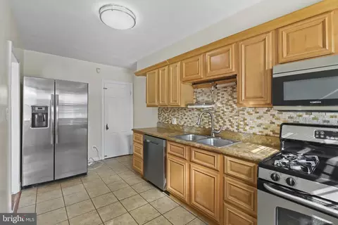 Entry Way - 1509 Upshire Rd, Baltimore, MD 21218 photo 4 of 4