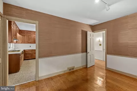 Dining - 5211 Springlake Way, Baltimore, MD 21212 photo 4 of 4