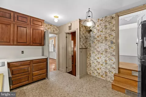 Entry Way - 5211 Springlake Way, Baltimore, MD 21212 photo 2 of 4