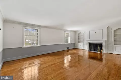 Living - 5211 Springlake Way, Baltimore, MD 21212 photo 2 of 4