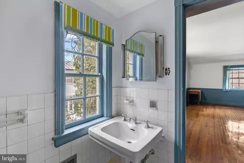 Bath - 5211 Springlake Way, Baltimore, MD 21212 photo 1 of 5