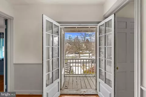 Entry Way - 5211 Springlake Way, Baltimore, MD 21212 photo 4 of 4