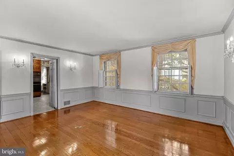 Living - 5211 Springlake Way, Baltimore, MD 21212 photo 4 of 4