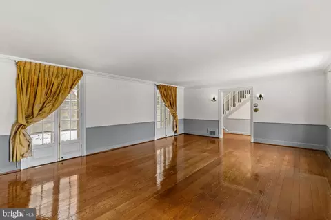 Living - 5211 Springlake Way, Baltimore, MD 21212 photo 3 of 4