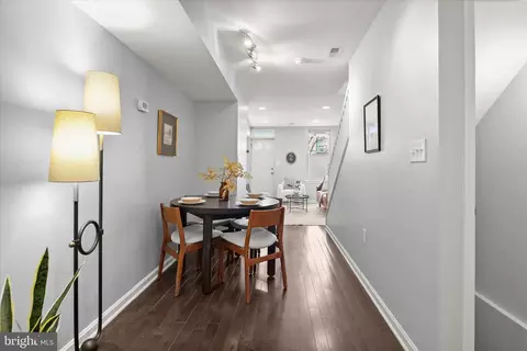 Entry Way - 1513 Byrd St, Baltimore, MD 21230 photo 3 of 6