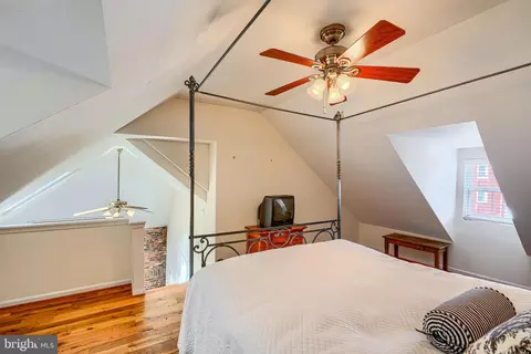 Bedroom - 2102 Cambridge St, Baltimore, MD 21231 photo 6 of 7