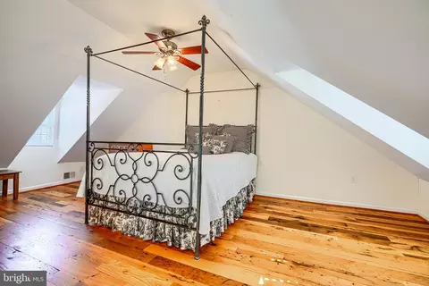 Bedroom - 2102 Cambridge St, Baltimore, MD 21231 photo 4 of 7