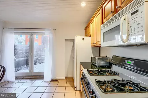 Kitchen - 2102 Cambridge St, Baltimore, MD 21231 photo 4 of 4