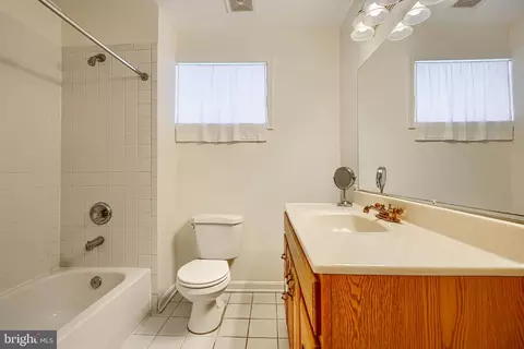 Bath - 2102 Cambridge St, Baltimore, MD 21231 photo 2 of 4