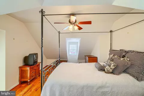 Bedroom - 2102 Cambridge St, Baltimore, MD 21231 photo 7 of 7