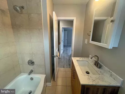 Bath - 1018 Cameron Rd, Baltimore, MD 21212 photo 2 of 3
