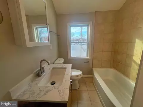 Bath - 1018 Cameron Rd, Baltimore, MD 21212 photo 1 of 3