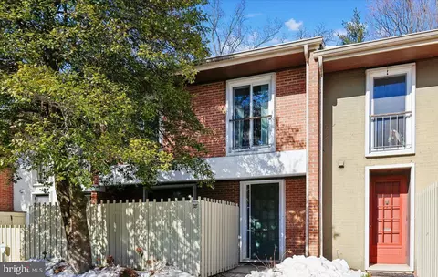 28 Bouton Green Ct, Baltimore, MD 21210