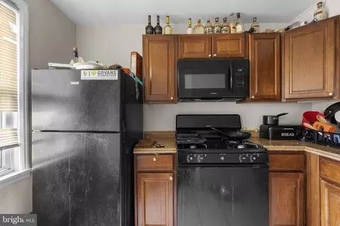 Entry Way - 1662 E Cold Spring Ln, Baltimore, MD 21218 photo 4 of 5