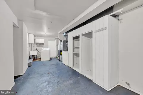 Entry Way - 3408 E Fairmount Ave, Baltimore, MD 21224 photo 3 of 4