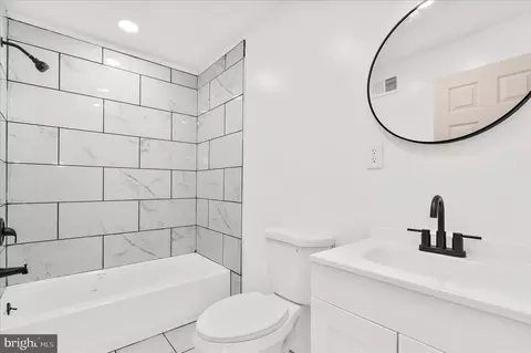 Bath - 814 Jack St, Baltimore, MD 21225 photo 1 of 2