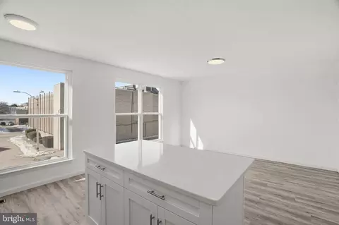 Living - 804 Arnold Ct, Baltimore, MD 21205 photo 1 of 2