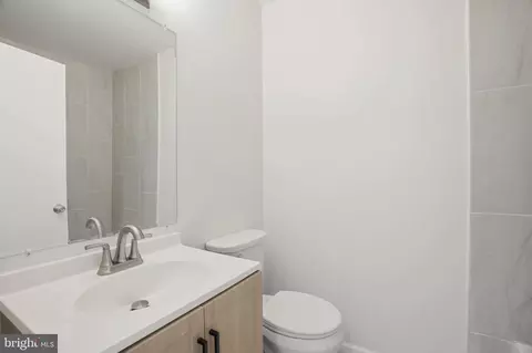 Bath - 804 Arnold Ct, Baltimore, MD 21205 photo 1 of 1