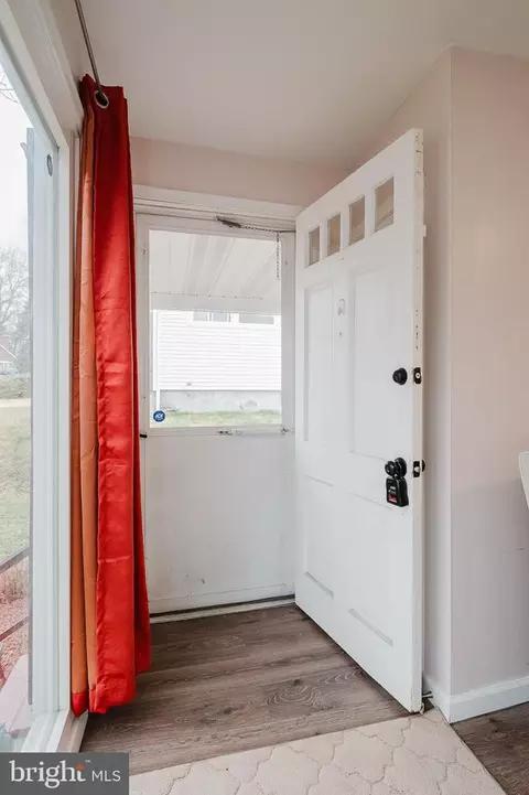 Entry Way - 5709 Anthony Ave, Baltimore, MD 21206 photo 1 of 10