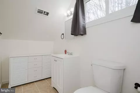 Bath - 5709 Anthony Ave, Baltimore, MD 21206 photo 3 of 4