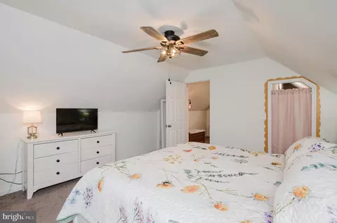 Bedroom - 5709 Anthony Ave, Baltimore, MD 21206 photo 8 of 9