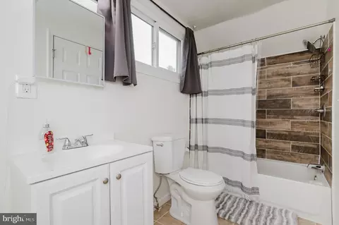 Bath - 5709 Anthony Ave, Baltimore, MD 21206 photo 2 of 4