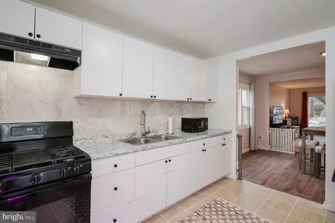 Entry Way - 5709 Anthony Ave, Baltimore, MD 21206 photo 7 of 10