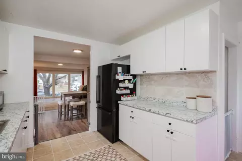 Entry Way - 5709 Anthony Ave, Baltimore, MD 21206 photo 6 of 10
