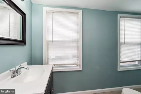 Entry Way - 2012 Eagle St, Baltimore, MD 21223 photo 5 of 6