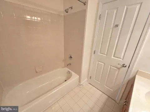 Bath - 876 Ryan St, Baltimore, MD 21230 photo 5 of 6