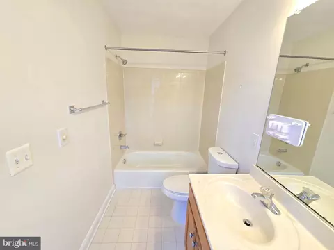 Bath - 876 Ryan St, Baltimore, MD 21230 photo 1 of 6