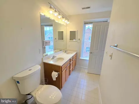 Bath - 876 Ryan St, Baltimore, MD 21230 photo 2 of 6
